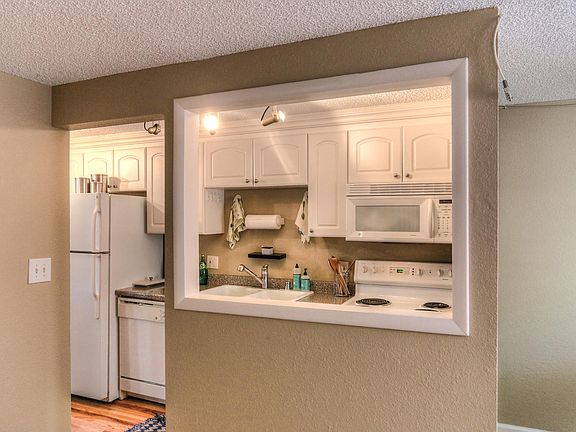 4th image of 148 S Emerson St APT 205