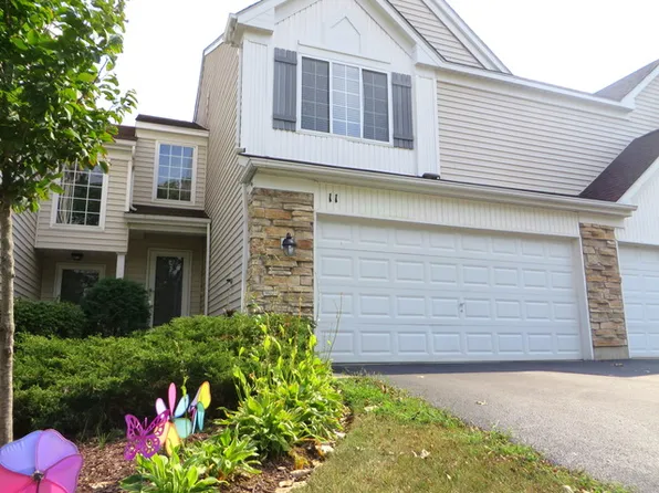 11 Cambridge Ave, Streamwood, IL 60107