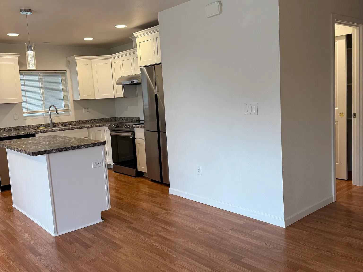 3 bed, 1500 sqft, $1,900 — Photo 2