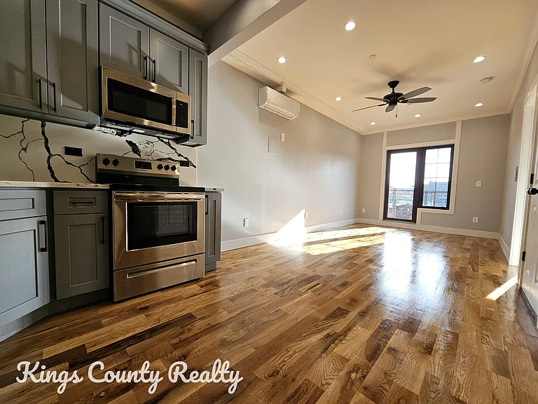565 Midwood St #3 — Photo 6