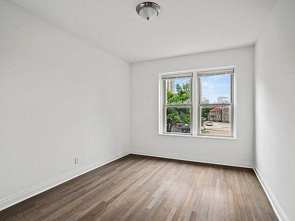 5th image of 1800-14 N Farwell Ave #1606-05