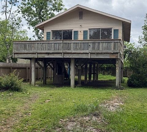 2nd image of 605 S Guadalupe St