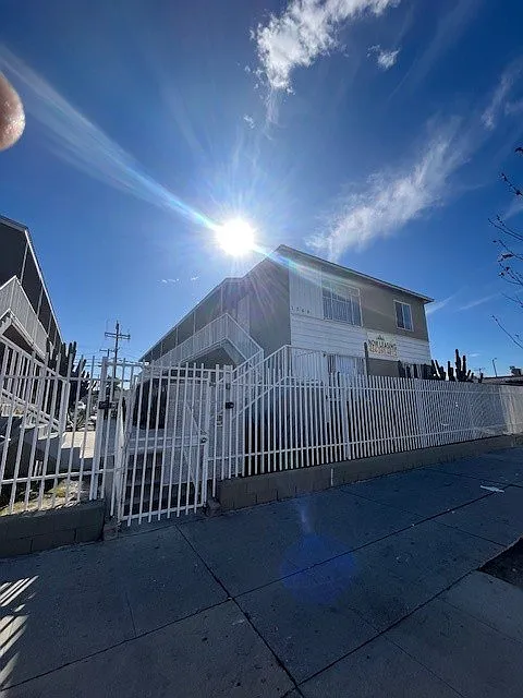 1540 & 1544 W. Florence Avenue — Photo 3