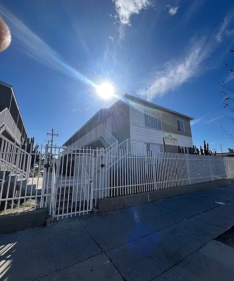 1540 & 1544 W. Florence Avenue — Photo 4