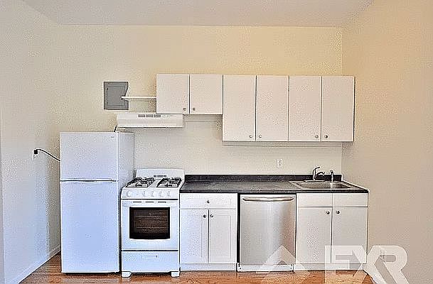 1st image of 302 Quincy St APT 2C