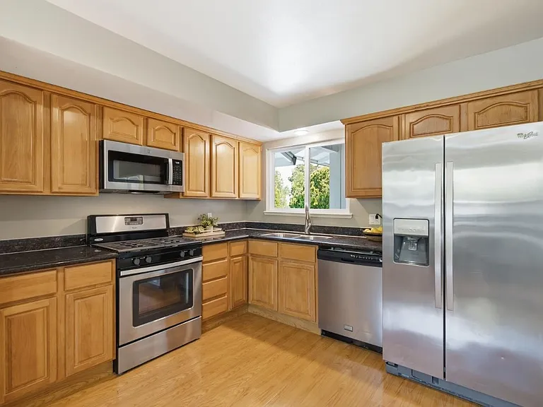 847 Alderbrook Ln — Photo 4