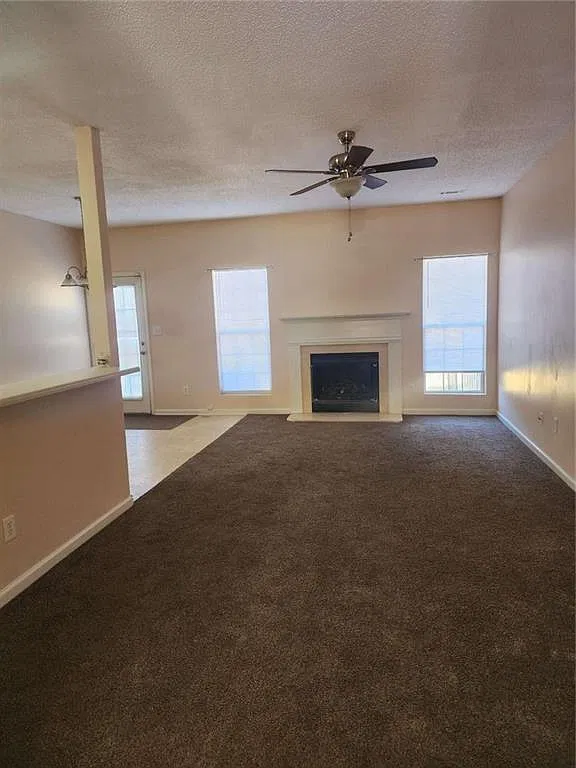 3 bed, 2.5 bath, 1330 sqft, $1,695 — Photo 3