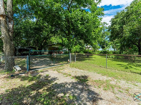 2nd image of 1612 County Road 2404