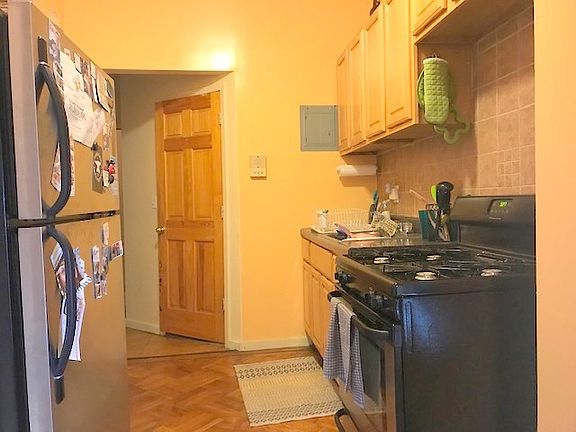 3rd image of 890 Bergen St APT 4R