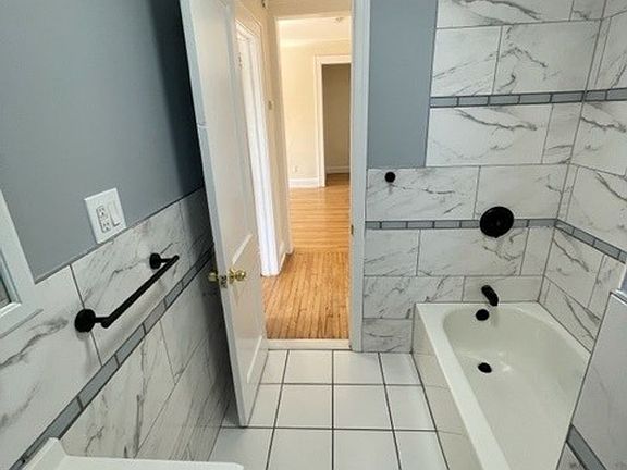 2nd image of 300 Elm Pl APT 1