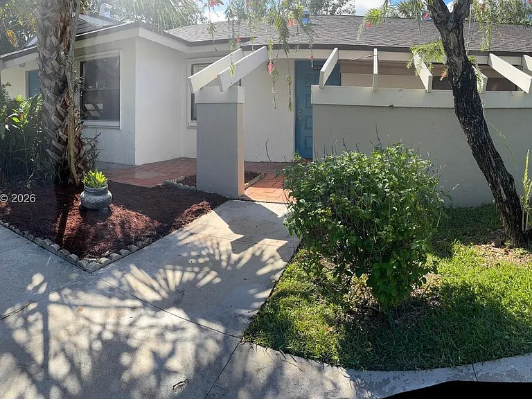 2902 SW 21st Ter #301C — Photo 23