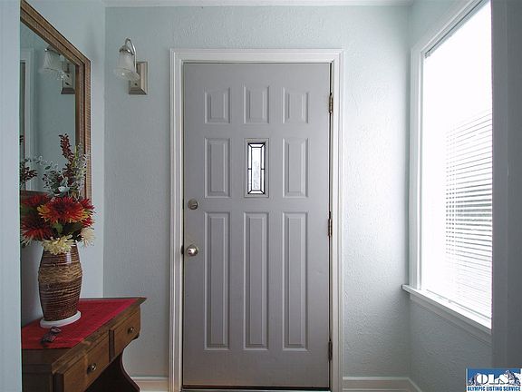3rd image of 632 E Lopez Ave