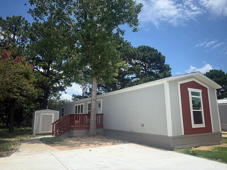 148 Navasota Dr — Photo 1