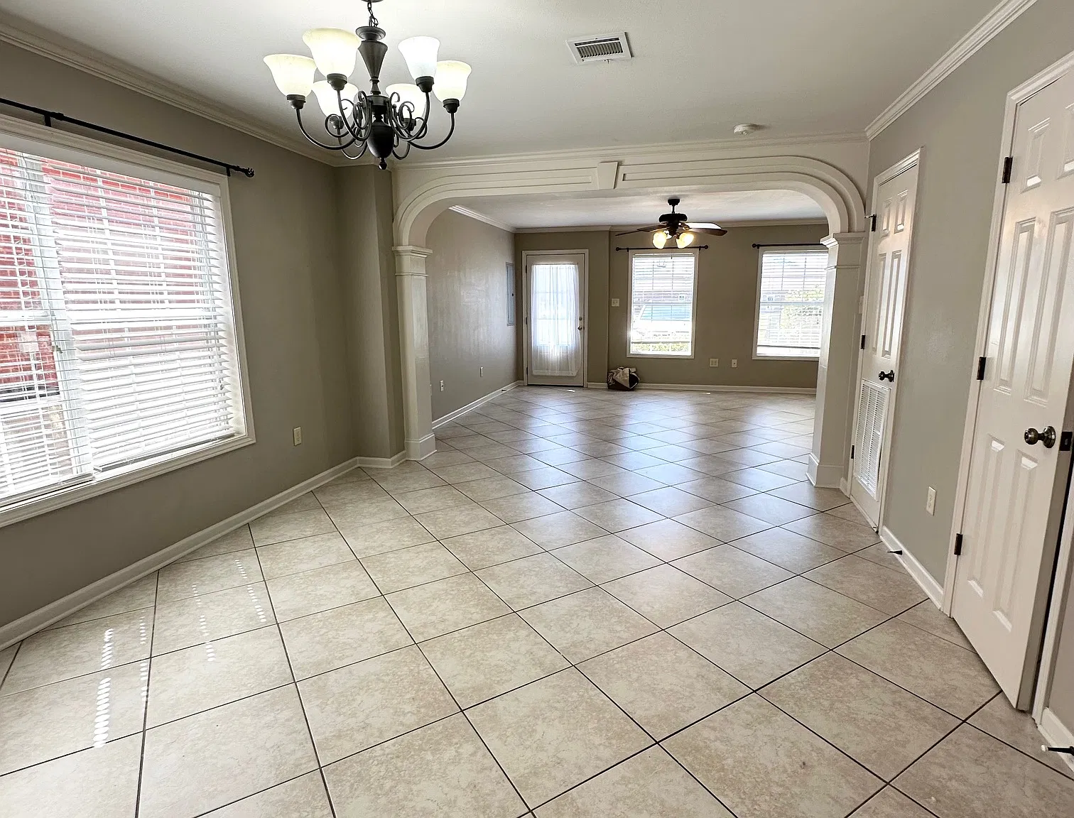 3 bed, 2.5 bath, 1550 sqft, $1,495 — Photo 3
