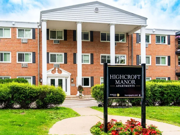 Highcroft Manor Apartments Located in Wayzata, MN, 101 Peavey Ln #108, Wayzata, MN 55391