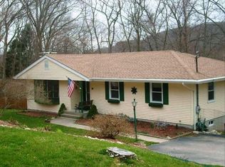 15 Orchard Dr, Uncasville, CT 06382