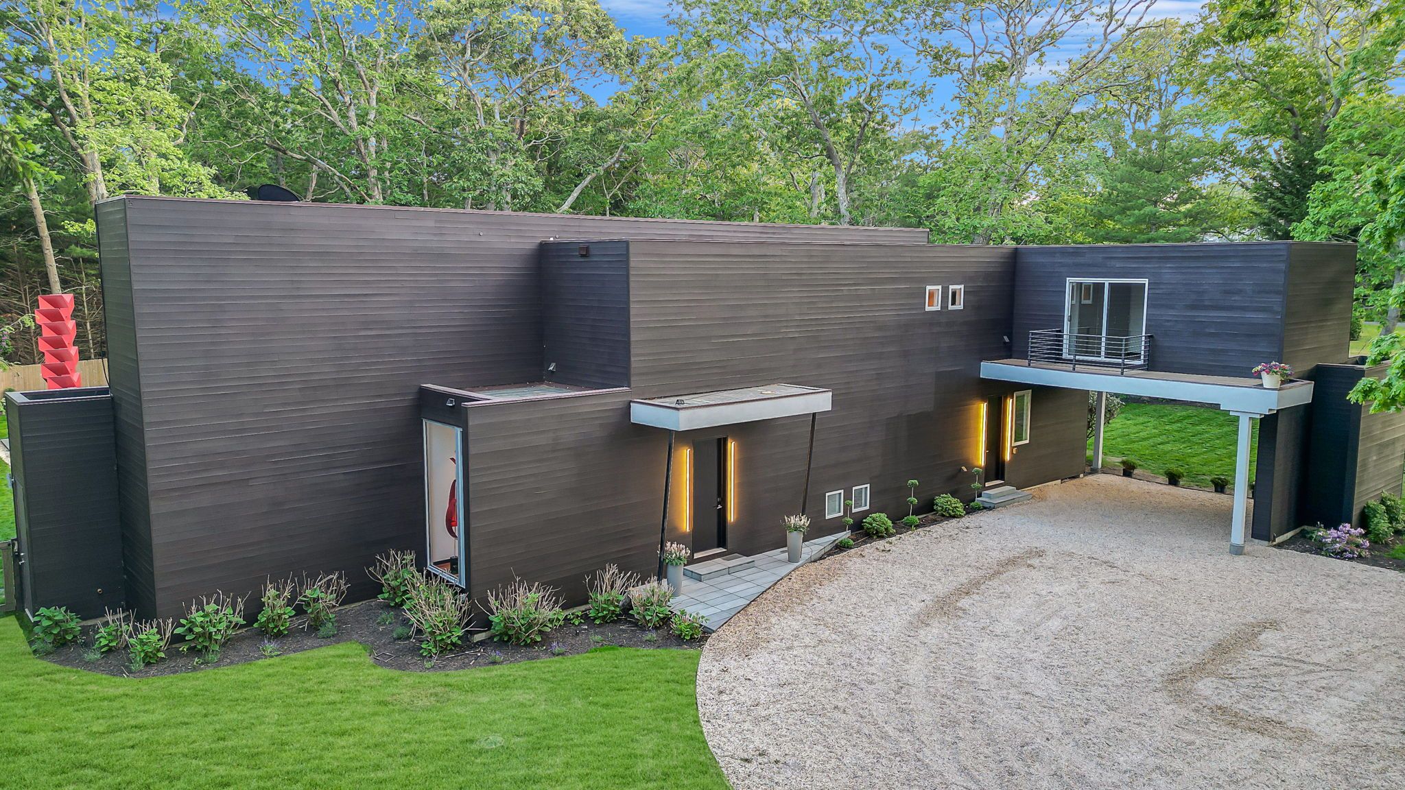 121 Montauk Hwy, East Hampton, NY 11937 Out East