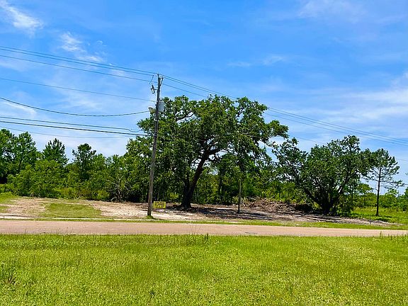 4th image of 135 Oak Blvd