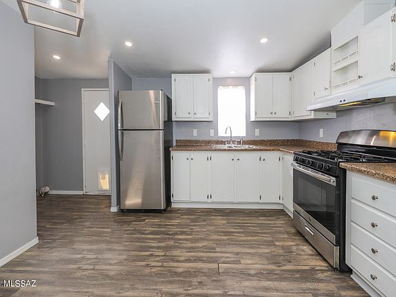 5th image of 3433 S Bradford Dr
