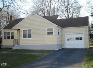 39 Melrose Ave, Trumbull, CT 06611