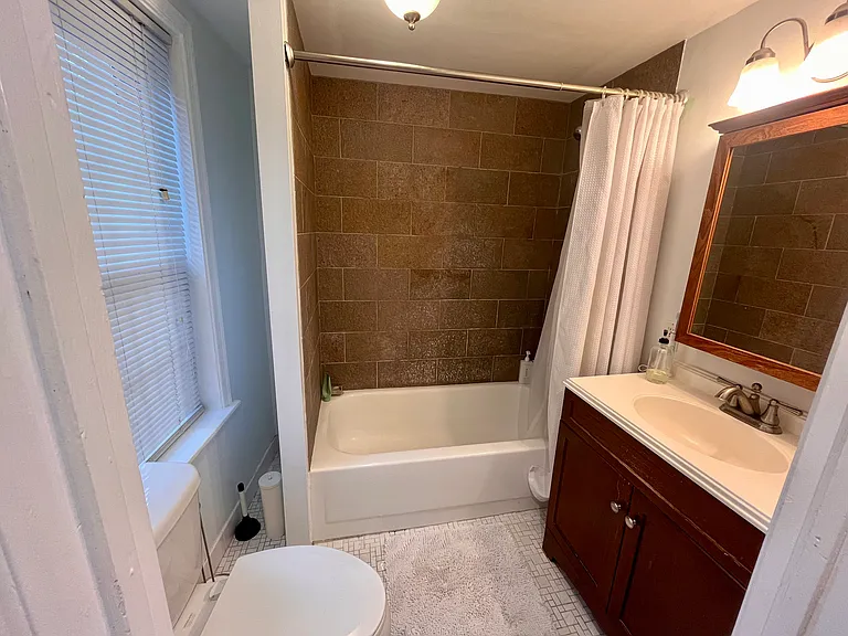 804R S 6th St #D — Photo 12