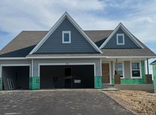 1904 Dogwood Ct, Carver, MN 55315