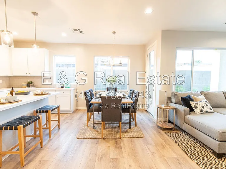3725 E Flower St — Photo 7