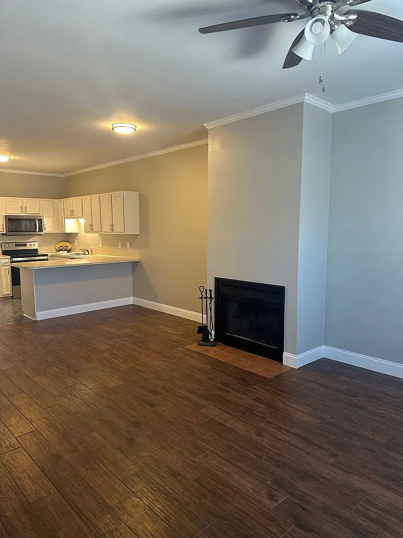 Pre Leasing For December -Perfect Location For Health Care Students and Professionals! — Photo 4