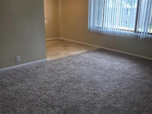 4011 West Over, 4011 Westover Rd SE APT 4, Cedar Rapids, IA 52403