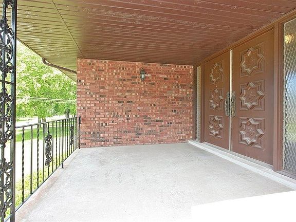 2nd image of 17 E Morningside Dr