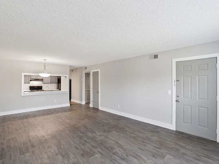 Piccadilly Apartments — Photo 38