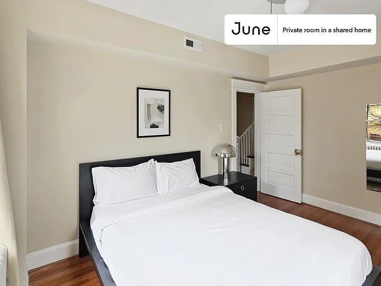 1334 Newton St NE #B — Photo 3