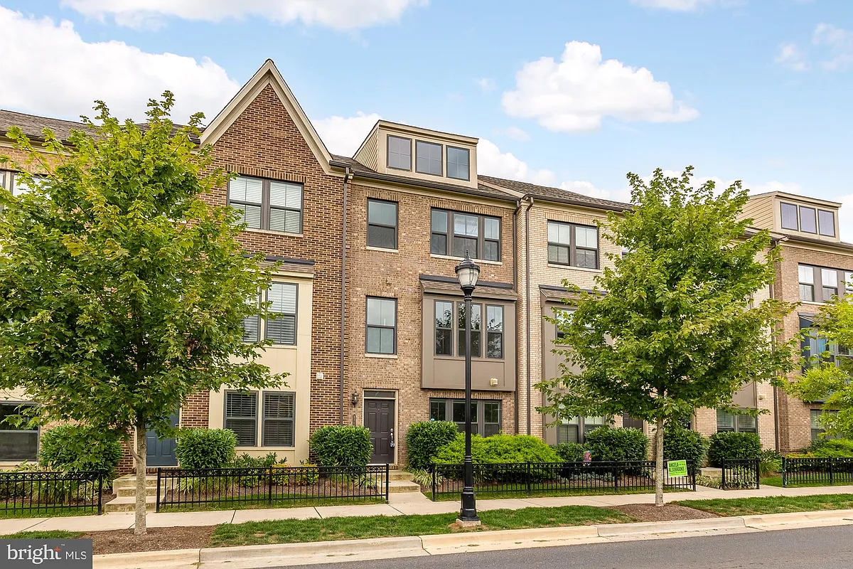 Building Photo - 4707 Van Buren St