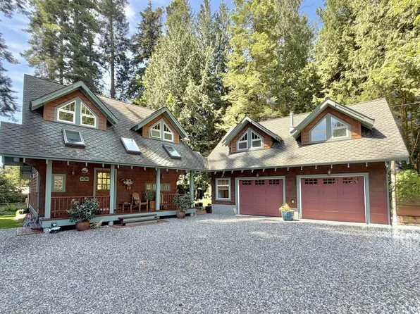 3205 Beach Ave, Sunshine Coast, BC V0N 2W2