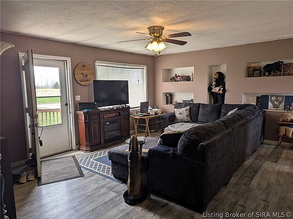 3rd image of 4510 Vineyard Road