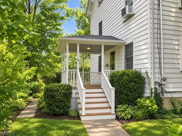 6 Fairchild Ave, Morris Plains, NJ 07950