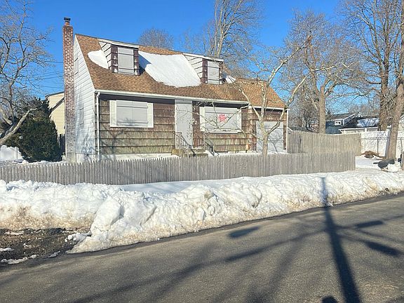 3rd image of 32 Hilliard Ave