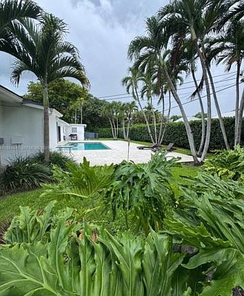 2nd image of 5801 SW 100th St