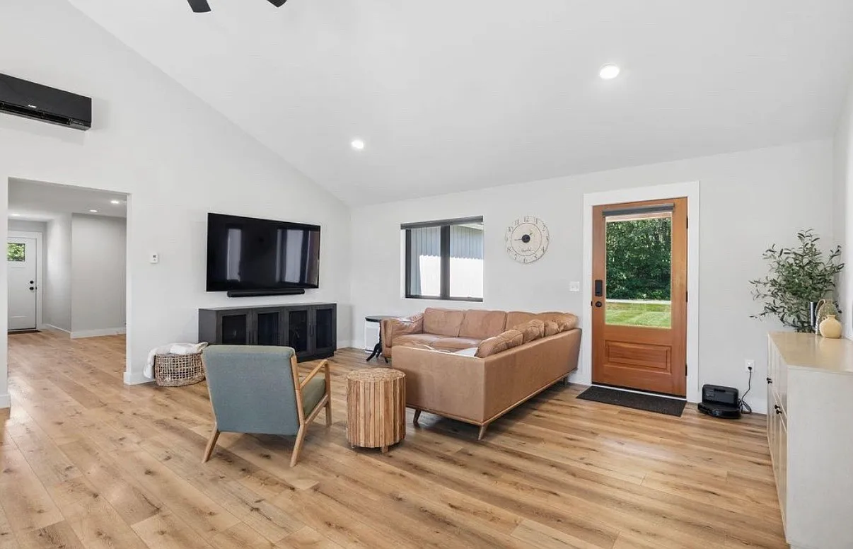 3 bed, 2066 sqft, $3,000 — Photo 3