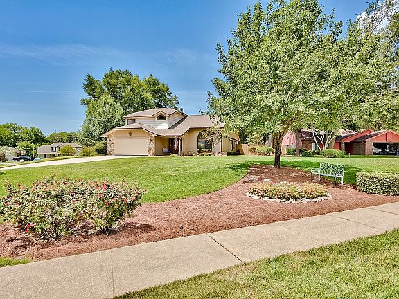 5th image of 216 Yellow Pine Ct