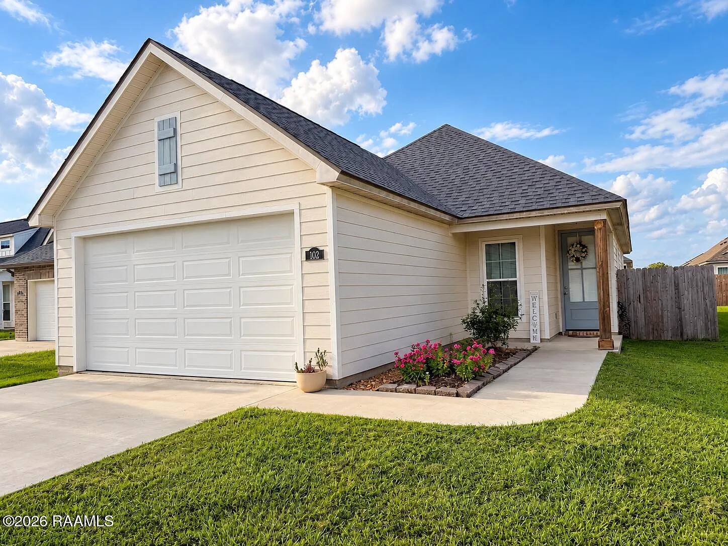 3 bed, 1216 sqft, $2,100 — Photo 1