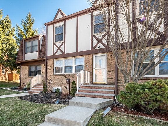 2nd image of 40 Stratford Dr #G40