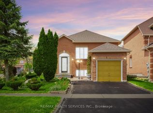836 Avocado Cres, Mississauga, ON L5W1K4