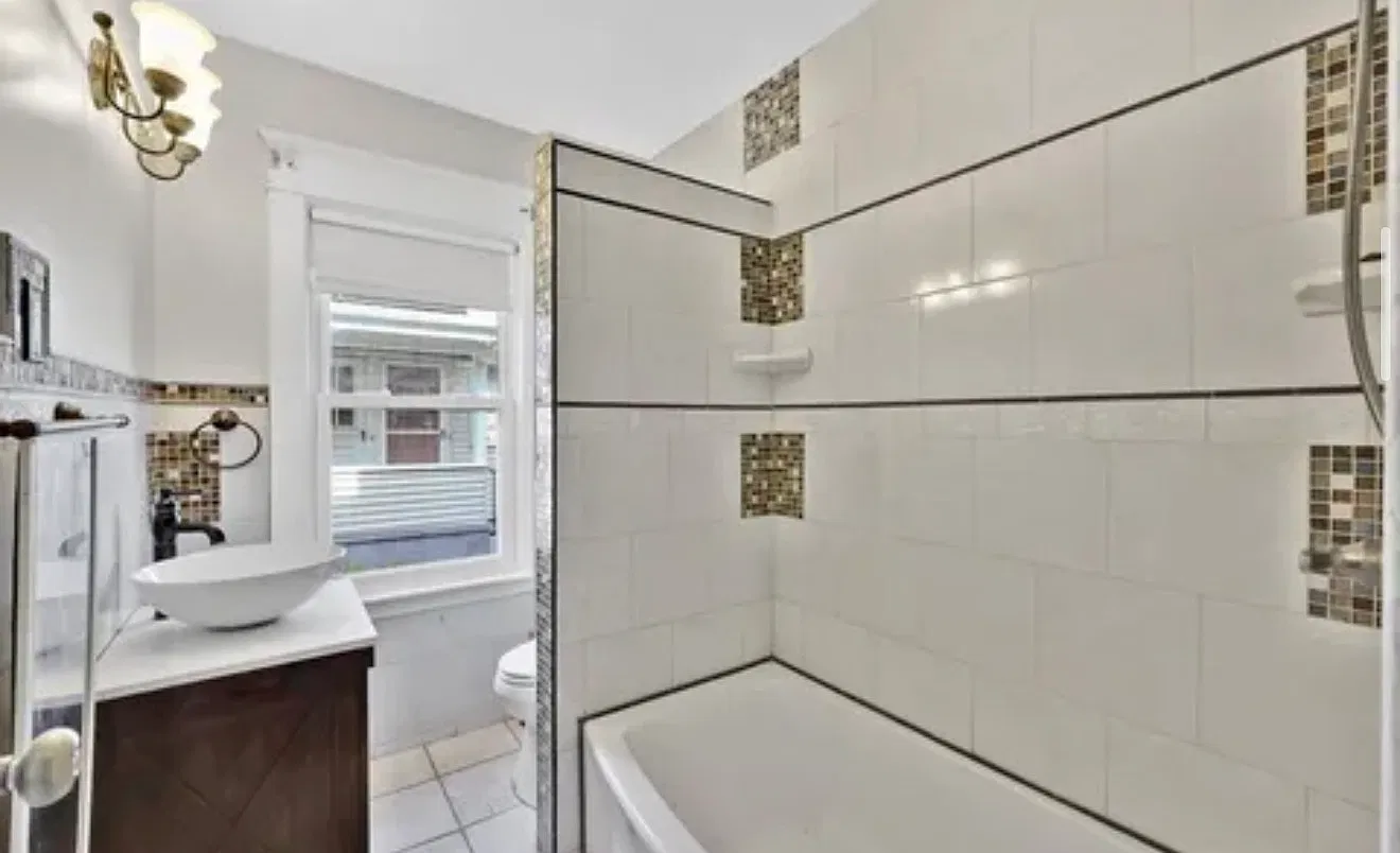 4 bed, $2,300 — Photo 2