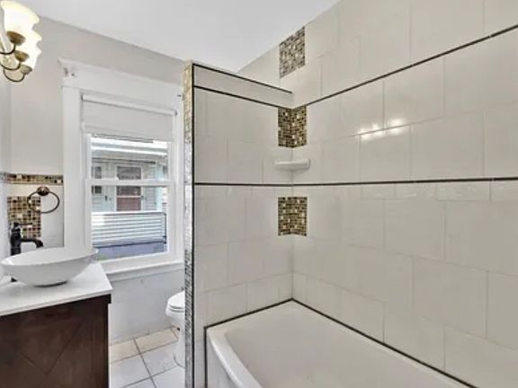 2nd image of 850-852 Sumner Ave #1