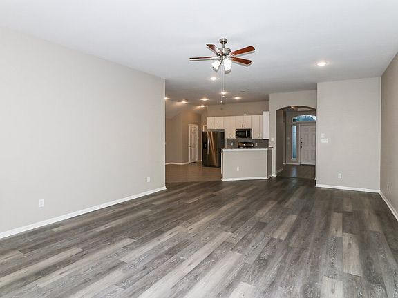 4th image of 1902 Walnut Green Cir