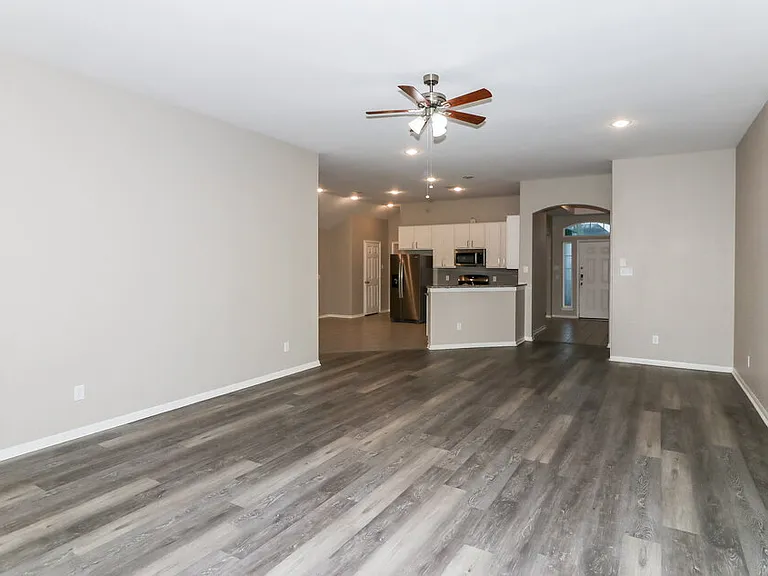 1902 Walnut Green Cir — Photo 4