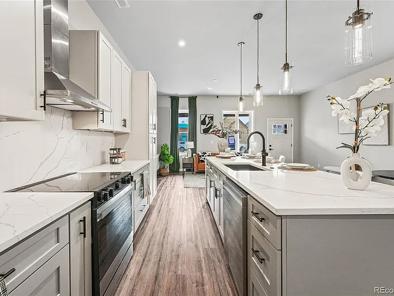 2949 Glenarm Pl — Photo 9
