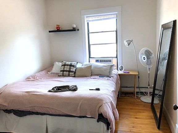 5th image of 2315 Dupont Ave S
