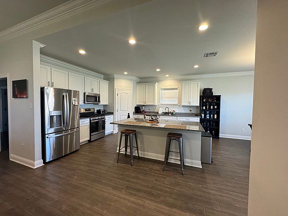 4th image of 223 Barclay Blvd